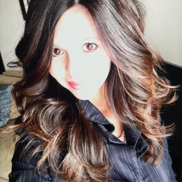 ๐๐ธMeet your Posher, Alisia๐ธ๐๐ - Picture 2 of 2